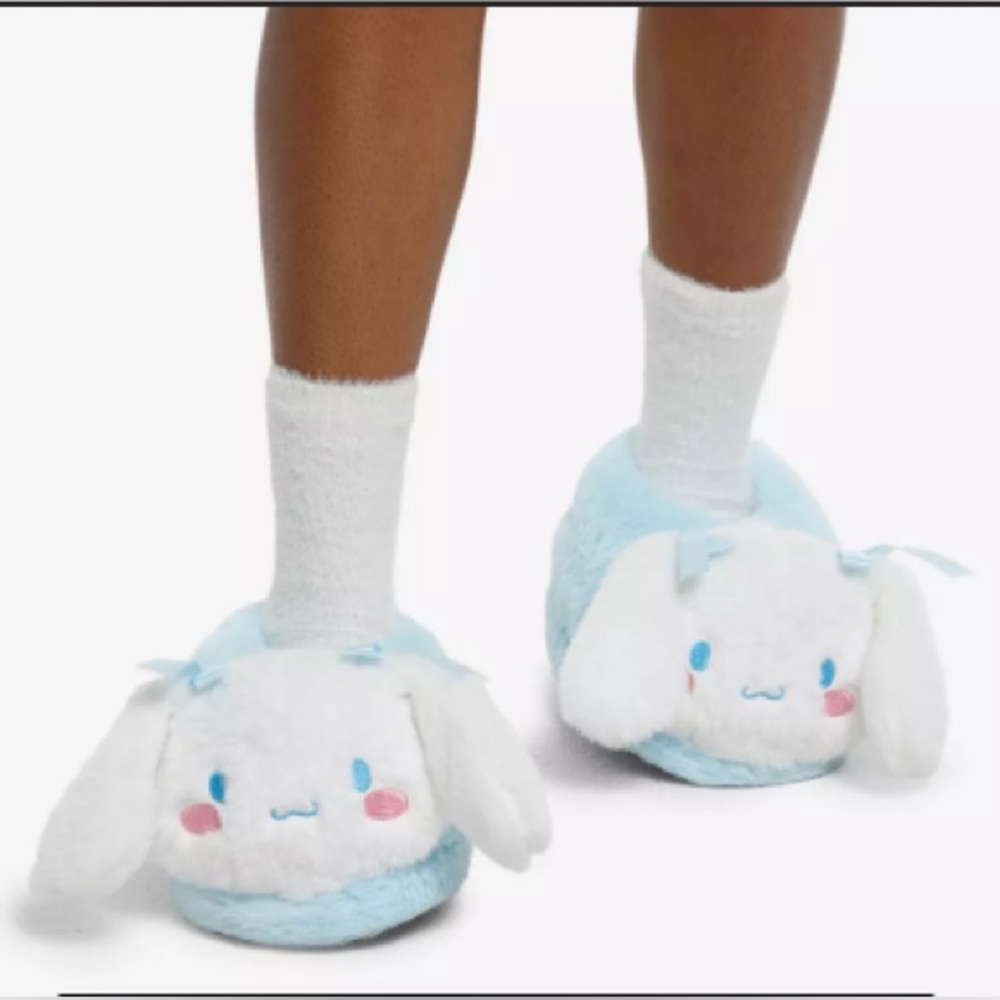 Sanrio Cinnamoroll Bow Plush Slippers - NWT - Picture 4 of 6